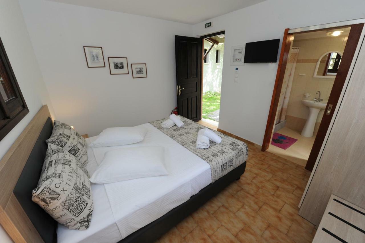 Camping & Bungalows Castle View Mistrá Exterior foto